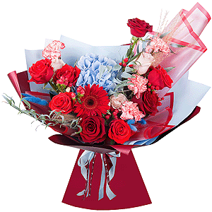 Gerbera red - 2, Blue/purple hydrangea - 1, Pink carnation - 9, Red rose 50 cm - 10, Rose Cream 50 cm - 5, Hypericum, Ruscus italian, Dried flowers in assortment, Wrapping Paper