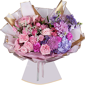 Blue/purple hydrangea - 1, Magnum Purple Chrysanthemum - 2, Matthiola Lilac - 4, Lilac carnation - 10, Peony sprayrose - 5, Peony rose pink 'OHara' - 5, Alstromeria white, soft pink - 11, Pink carnation - 11, Limonium (1 pc.), Veronica spray, Dried flowers in assortment, Wrapping Paper