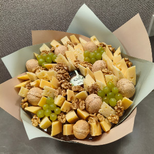 Сырный букет "Три оттенка вкуса" с доставкой в Ставрополе