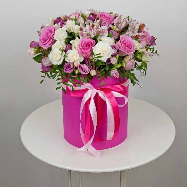 Pink rose 50 cm - 15, Alstromeria white, soft pink - 6, Spray rose: white, cream, light pink 50 cm - 12, Pink Lisianthus (Eustoma) - 7, Round flower box medium, Oasis, Film, Pistachio, Ribbon