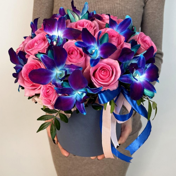Pink rose 50 cm - 25, Orchid Dendrobium - 20, Flask for orchids, Pistachio, Oasis, Round flower box medium, Ribbon
