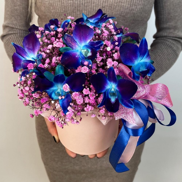 Gypsophila - 10, Orchid Dendrobium - 9, Flask for orchids, Oasis, Round flower box small , Ribbon
