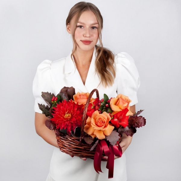 Red, Burgundy Dahlia - 1, Red Gladiolus - 1, Rose Orange 50 cm Ecuador (High Magic, High Yollow Magic) - 5, Small Basket, Oasis, Hypericum, Salal, Ribbon