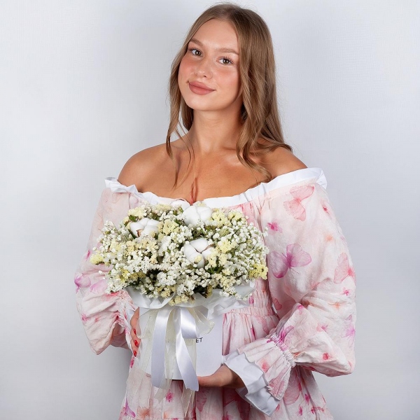Gypsophila - 4, Round flower box small , Oasis, White statice, Cotton bud, Wrapping Paper
