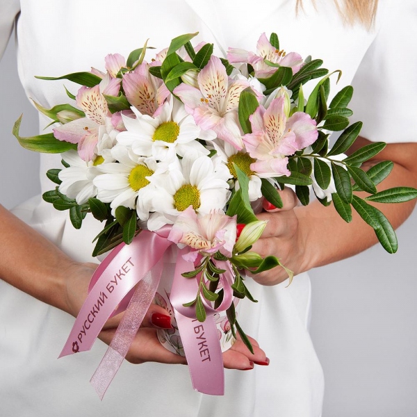 Bacardi White Spray Chrysanthemum - 1, Alstromeria white, soft pink - 6, Cardboard pot (cup), Oasis, Ribbon, Pistachio