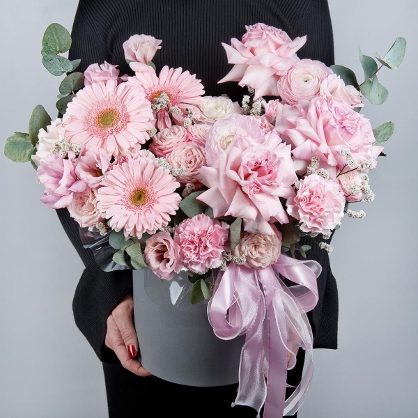 Gerbera pink - 7, Peony rose pink 'OHara' - 3, Ranunculus Pink - 3, Peony sprayrose - 3, Pink carnation - 13, Pink Lisianthus (Eustoma) - 2, Round flower box medium, Oasis, Eucalyptus, Ribbon, Limonium (1 pc.)