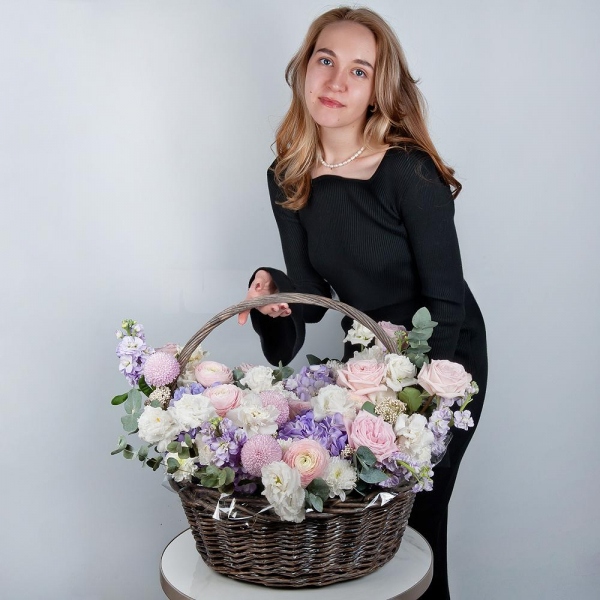Baltica White Spray Chrysanthemum - 2, Ranunculus Pink - 5, Peony rose pink 'OHara' - 25, Blue/purple hydrangea - 3, lisianthus - 4, Matthiola Lilac - 5, Momoko Chrysanthemum - 3, Medium Basket, Oasis, Ozotamnus, Eucalyptus