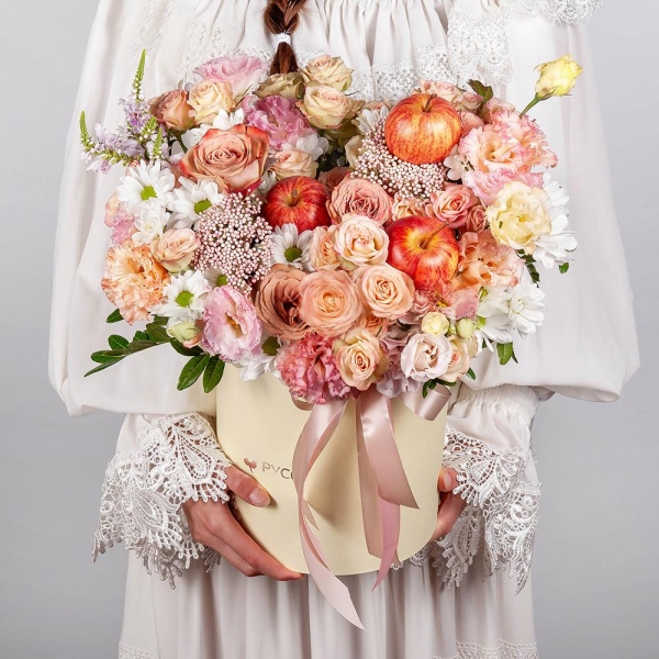Bacardi White Spray Chrysanthemum - 2, Spray rose: white, cream, light pink 50 cm - 7, Роза Тоффи - 7, Pink Lisianthus (Eustoma) - 2, Round flower box medium, Oasis, Veronica spray, Ozotamnus, Pistachio,  Raspberry branch, Apple, 1 pc., Ribbon