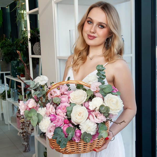 Spray peony rose Misty Bubbles, 50 cm - 3, Pink Lisianthus (Eustoma) - 4, Carnation white, cream - 15, White rose 50 cm Ecuador - 7, Small Basket, Eucalyptus, Artificial branch, Oasis
