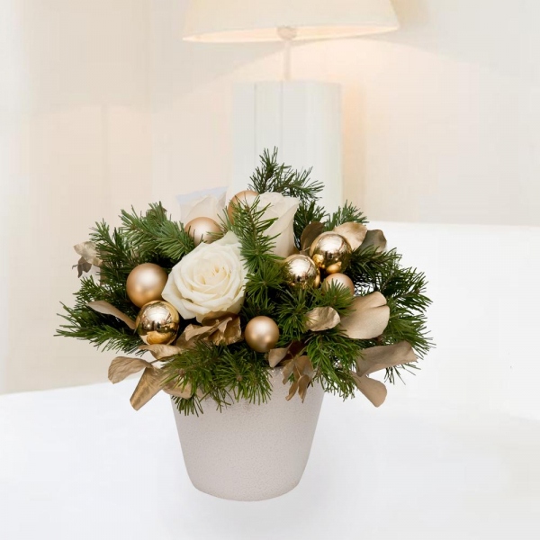 White rose 50 cm - 5, Spruce branches (1pc.), Eucalyptus parvifolia (1 pc.), Oasis, Ceramic pot, Christmas decor (set)