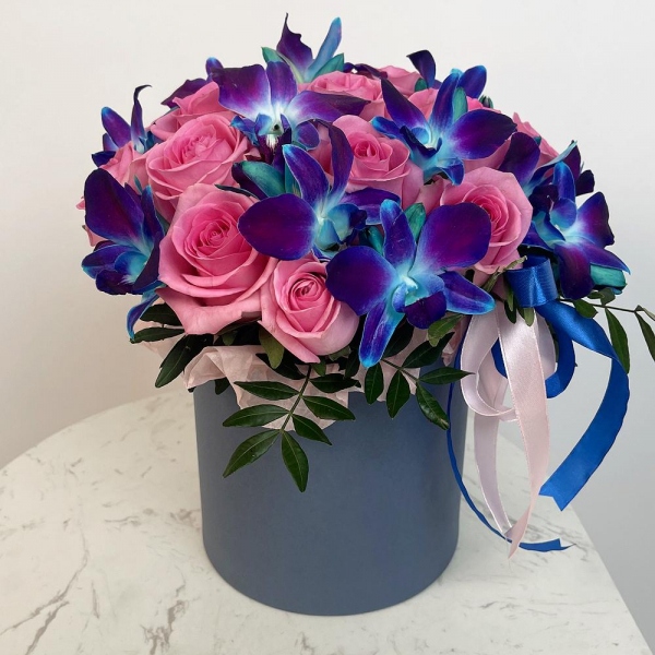 Pink rose 50 cm - 25, Orchid Dendrobium - 20, Flask for orchids, Pistachio, Oasis, Round flower box medium, Ribbon