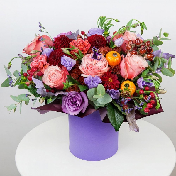 Red, Burgundy Dahlia - 5, Pink rose 50 cm - 11, Purple Lisianthus (Eustoma) - 4, Round flower box small , Oasis, Sedum, Oak leaf, Wrapping Paper, Limonium (1 pc.), Decorative element small