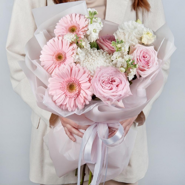 Chrysanthemum white Bigoudi - 1, Gerbera pink - 5, Peony rose pink 'OHara' - 3, White Matthiola - 2, lisianthus - 2, Wrapping Paper