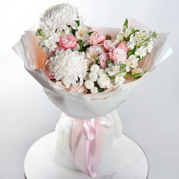 Baltica White Spray Chrysanthemum - 1, Chrysanthemum white Bigoudi - 2, White Matthiola - 3, Alstromeria white, soft pink - 7, Peony sprayrose - 3, Newton White Spray Chrysanthemum - 1, Wrapping Paper