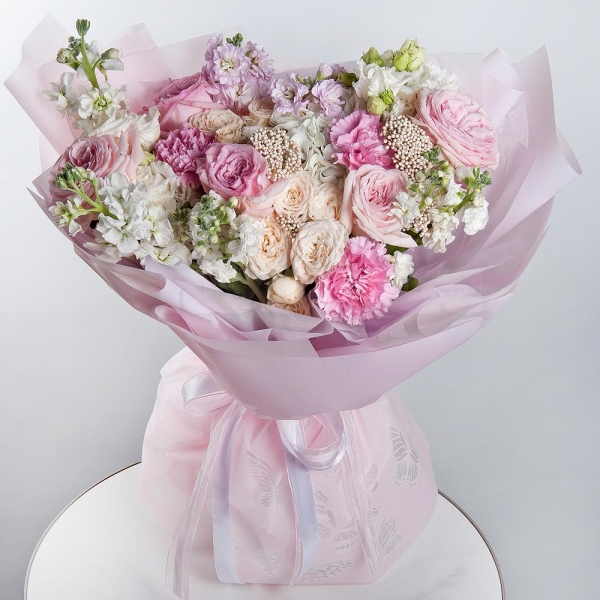 White Hydrangea - 1, Peony style roses - 7, Peony sprayrose - 2, White Matthiola - 5, lisianthus - 3, Pink carnation - 15, Ozotamnus, Wrapping Paper