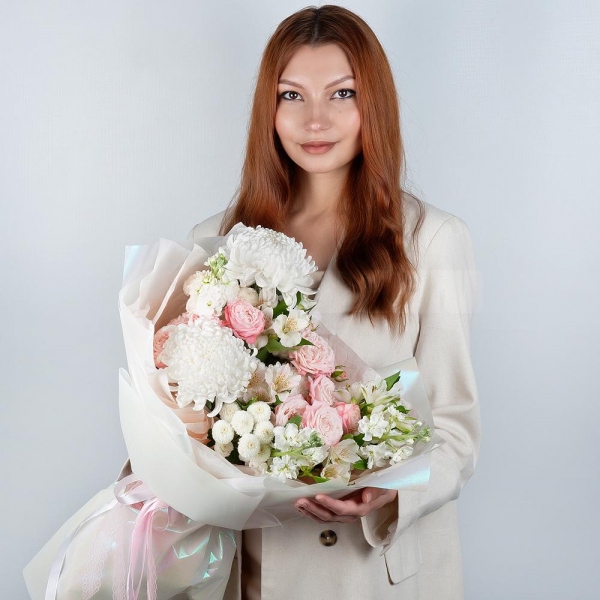 Baltica White Spray Chrysanthemum - 1, Chrysanthemum white Bigoudi - 2, White Matthiola - 3, Alstromeria white, soft pink - 11, Peony sprayrose - 3, Newton White Spray Chrysanthemum - 1, Wrapping Paper