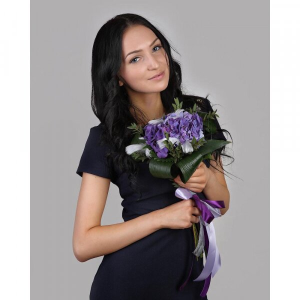 Blue/purple hydrangea - 1, Aspidistra (1 pc.), Eucalyptus parvifolia (1 pc.), Feathers decor., Ribbon