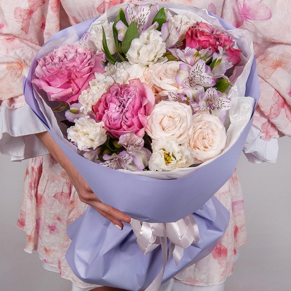 Pink rose Country Blues 50 cm - 5, Peony sprayrose - 2, Baltica White Spray Chrysanthemum - 1, Alstromeria lilac, purple - 9, lisianthus - 2, Wrapping Paper
