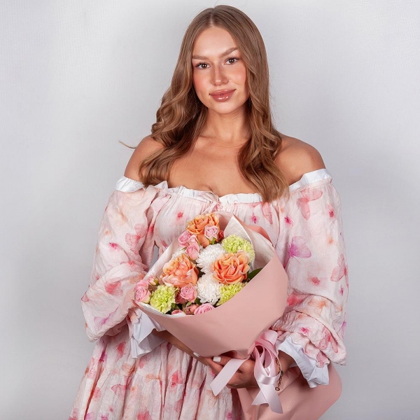 Pink-orange rose Phoenix 50 cm - 3, Baltica White Spray Chrysanthemum - 1, Bright pink spray rose mix, 50 cm - 4, Green carnation - 9, Wrapping Paper