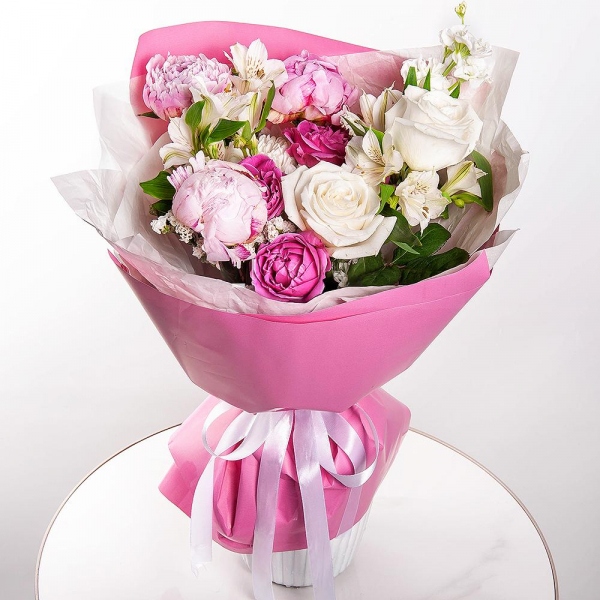 White rose 50 cm Ecuador - 2, Peony pink - 3, Peony sprayrose - 1, White Matthiola - 1, Alstromeria white, soft pink - 5, Baltica White Spray Chrysanthemum - 1, Wrapping Paper, White statice