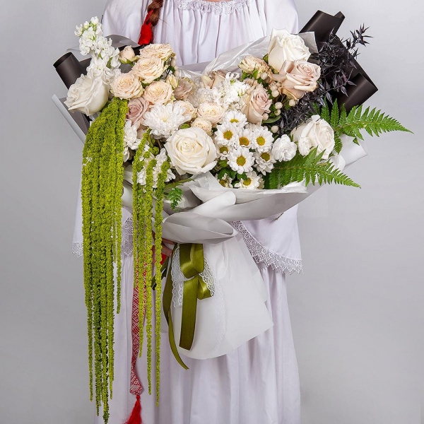 Cream Rose 50 cm Ecuador (Creme Caramel) - 9, White rose 50 cm Ecuador - 8, Spray rose: white, cream, light pink 50 cm - 5, White Matthiola - 5, lisianthus - 2, Baltica White Spray Chrysanthemum - 1, Santini White Spray Chrysanthemum - 1, Hypericum, Amaranth stabilized, Fern (1 pc.), Wrapping Paper, Dried flowers in assortment