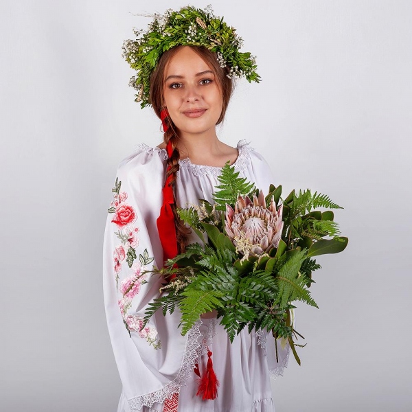 Protea, Fern (1 pc.), Astilbe, Ribbon