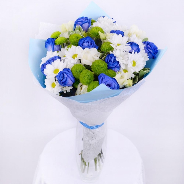 Rose blue - 15, Bacardi White Spray Chrysanthemum - 4, Athos pom Feeling Green - 4, lisianthus - 6, Pittosporum, Felt, Wrapping Paper, Ribbon