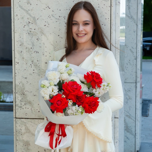 Red rose Nina 50 cm - 7, Chamomile - 1, White Matthiola - 2, lisianthus - 2, Carnation white, cream - 9, Baltica White Spray Chrysanthemum - 1, Wrapping Paper