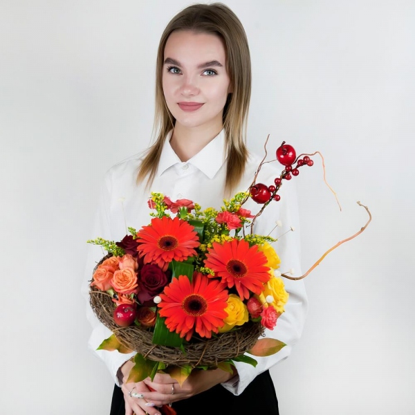 Red rose 50 cm - 3, Yellow rose 50 cm - 4, Gerbera daisies - 4, Pink spray carnation - 4, Spray rose: yellow, orange 50 cm - 2, The frame of the branches, Aspidistra (1 pc.), Solidago (1 pc.), Salal, Dried flowers decor, Artificial branch, Decorative element small, Ribbon