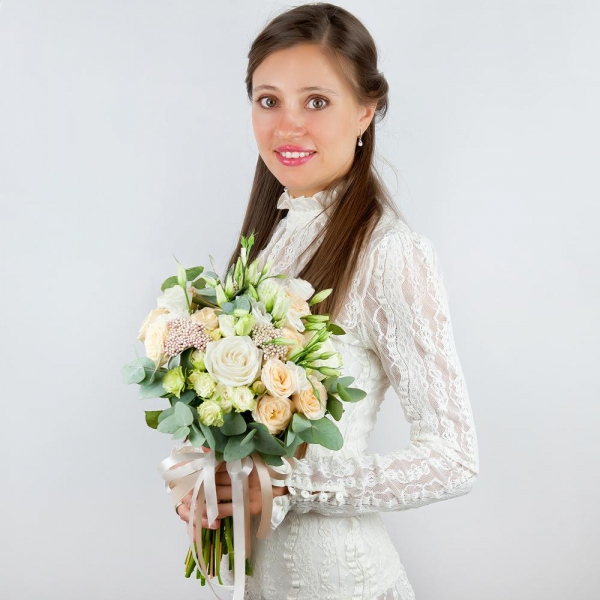 Spray rose: white, cream, light pink 50 cm - 9, White rose 50 cm - 5, lisianthus - 4, Ozotamnus, Eucalyptus Cinerea, Ribbon