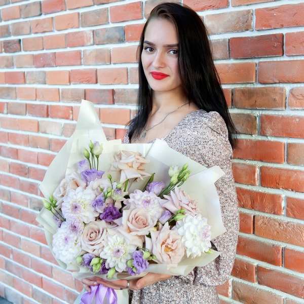 Rose Powder 50 cm Ecuador (Quicksand, Menta) - 11, White Dahlia - 8, Purple Lisianthus (Eustoma) - 6, Wrapping Paper