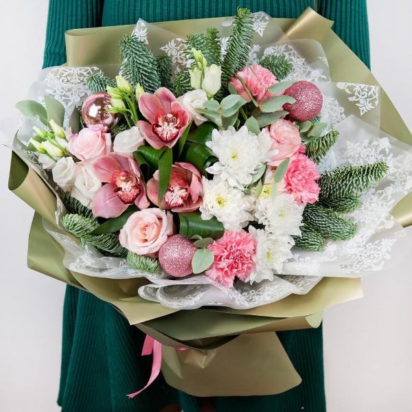 Pink Cymbidium Orchid Bud - 5, lisianthus - 4, Baltica White Spray Chrysanthemum - 4, Pink carnation - 4, Pink rose 50 cm - 5, Flask for orchids, Aspidistra (1 pc.), Eucalyptus Cinerea, Spruce branches (1pc.), Christmas decor (set), Wrapping Paper