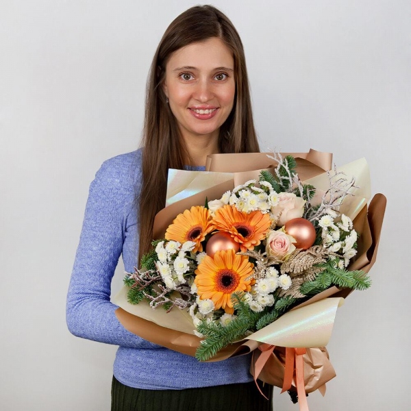 Gerbera daisies - 3, Athos poms Stallion - 7, White rose 50 cm - 7, Aspidistra (1 pc.), Spruce branches (1pc.), Artificial branch, Wrapping Paper, Ribbon, Christmas decor (set)