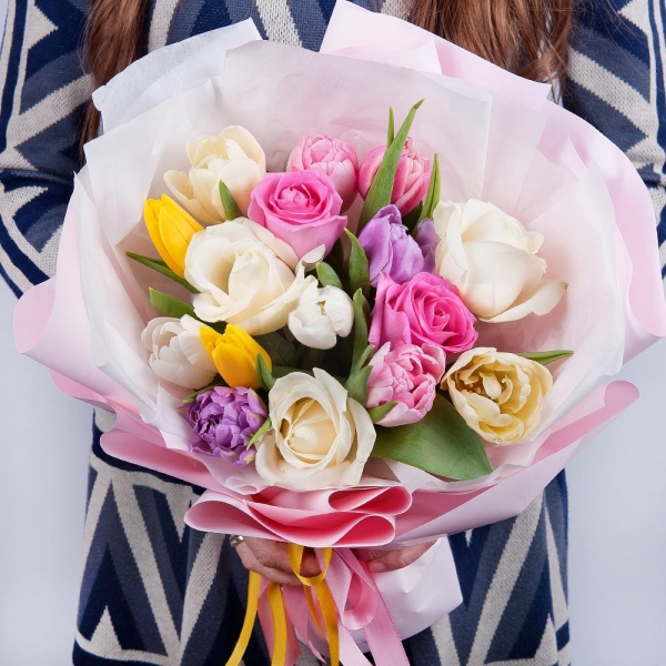 White rose 50 cm - 3, Pink rose 50 cm - 2, Pink tulip - 5, Tulip white - 8, Yellow tulip - 4, Lilac tulip - 3, Wrapping Paper, Ribbon