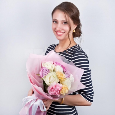 White rose 50 cm - 3, Pink rose 50 cm - 4, Carnations - 6, Wrapping Paper, Ribbon