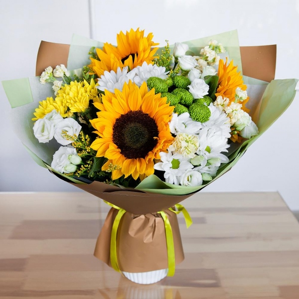 Sunflower - 3, Bacardi White Spray Chrysanthemum - 3, Athos pom Feeling Green - 2, lisianthus - 3, White Matthiola - 5, Bacardi Yellow Spray Chrysanthemum - 2, Solidago (1 pc.), Pistachio, Wrapping Paper