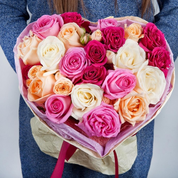 Bright pink spray rose mix, 50 cm - 2, Pink rose 50 cm - 8, White rose 50 cm - 6, Rose Cream 50 cm - 7, Spray rose: white, cream, light pink 50 cm - 2, Wrapping Paper, Bouquet frame structure