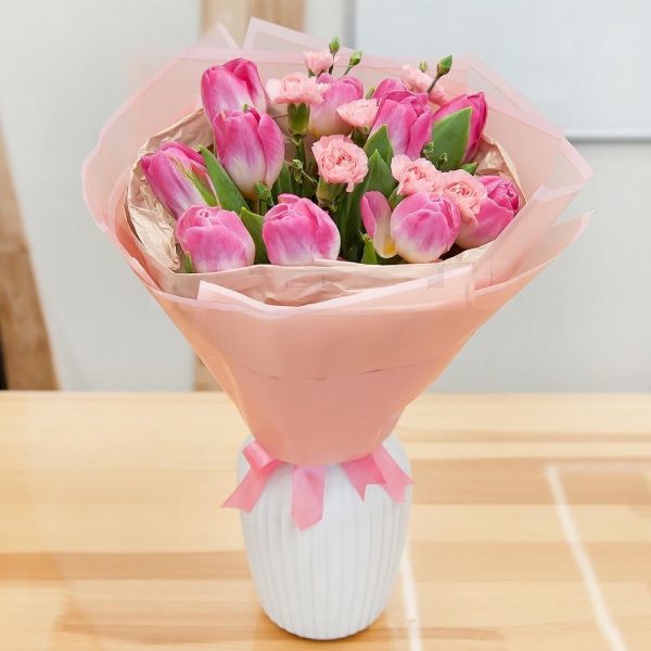Pink tulip - 15, Pink spray carnation - 7, Wrapping Paper
