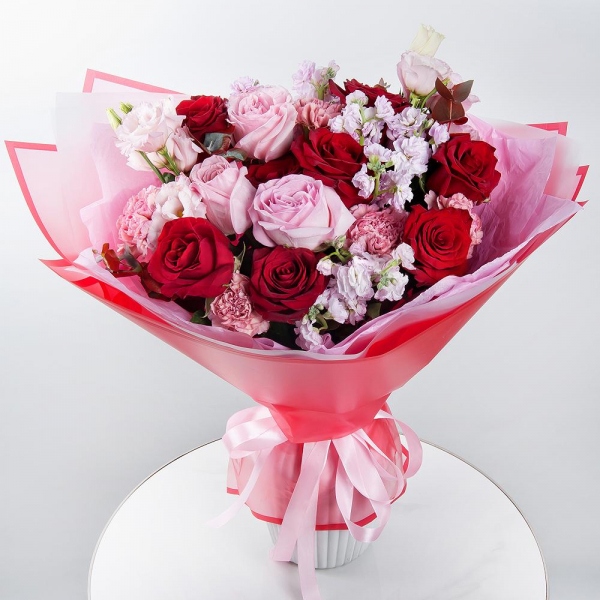 Peony rose pink 'OHara' - 4, Red rose 50 cm - 9, Pink Matthiola - 3, Pink carnation - 9, Pink Lisianthus (Eustoma) - 2, Eucalyptus, Wrapping Paper