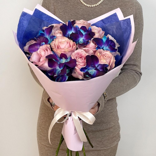 Rose Pink 50 cm Ecuador (Chelo, Hermosa, Novia, Titanik, Engagement, Pink Mondiale) - 18, Orchid Dendrobium - 13, Flask for orchids, Wrapping Paper