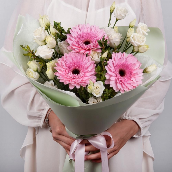 lisianthus - 3, Gerbera pink - 5, Pistachio, Wrapping Paper