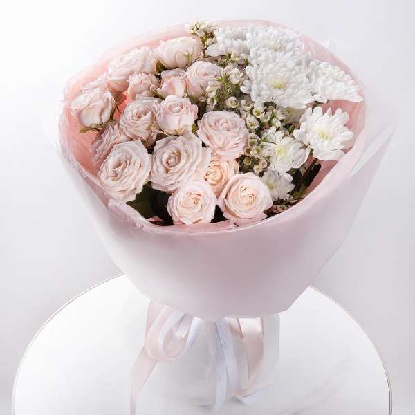 Peony sprayrose - 4, Baltica White Spray Chrysanthemum - 3, Waxflower (1 pc.), Wrapping Paper