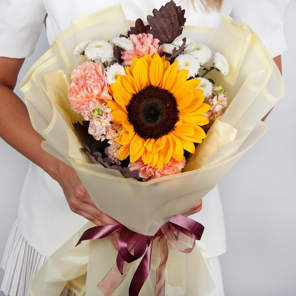 Sunflower - 1, Newton White Spray Chrysanthemum - 3, Pink carnation - 5, Pink Matthiola - 2, Salal, Wrapping Paper