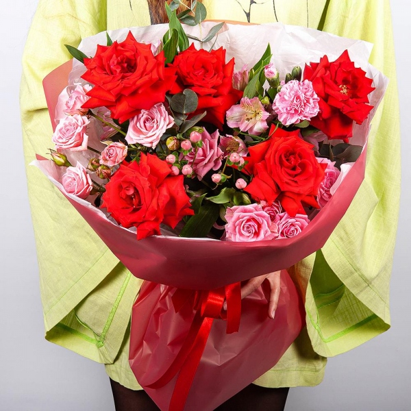 Red rose Nina 50 cm - 7, Bright pink spray rose mix, 50 cm - 2, Pink spray carnation - 1, Alstromeria white, soft pink - 6, Hypericum, Eucalyptus, Wrapping Paper
